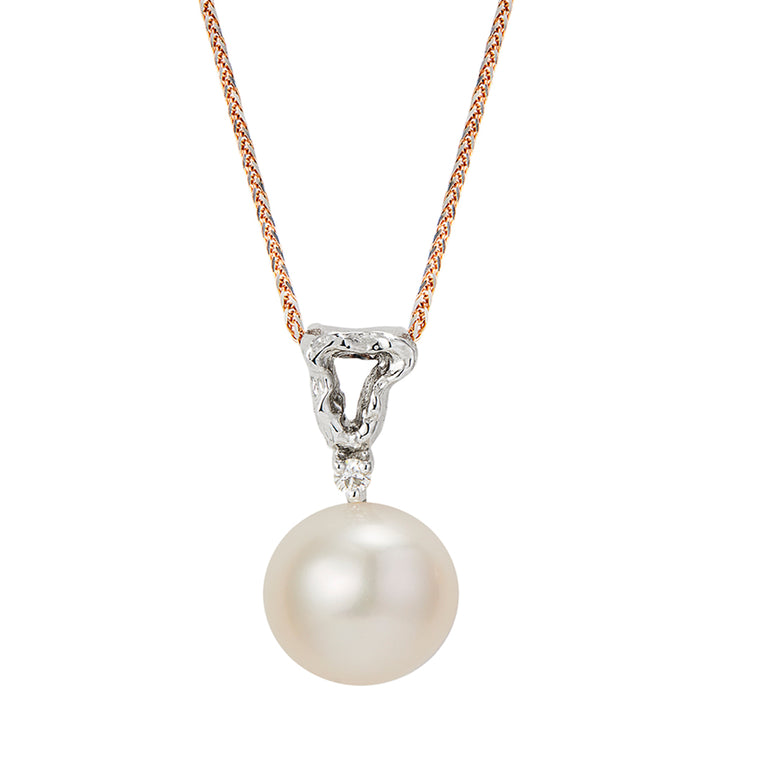 Archive pendant with pearls