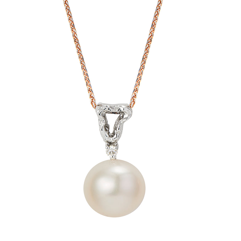 Archive pendant with pearls
