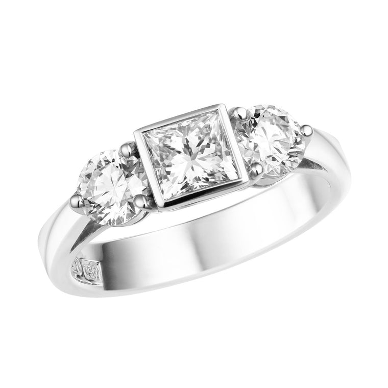 Chantum three-diamond ring